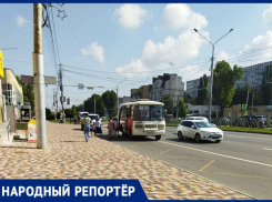 На солнцепеке и под дождем: открытая остановка на юге Ставрополя беспокоит горожан и