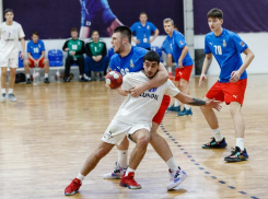 Из «берлоги» — без очков: гандболисты ставропольского «Виктор-СУОР» дважды уступили в Перми