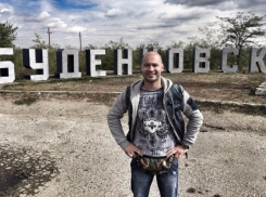 Звезда «Дом 2» приехал в Буденновск на открытие караоке-клуба