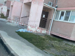 Труп мужчины нашли после падения из окна на военном городке в Ставрополе 