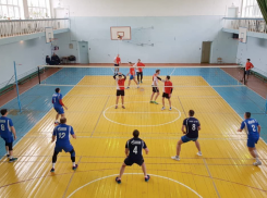 Любители волейбола поборолись за звание лучшей команды Ставрополья