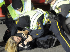 Пьяная жительница Ессентуков напала на полицейского при задержании