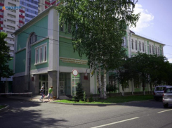 На зданиях ставропольских школ появится 49 муралов с портретами героев России 