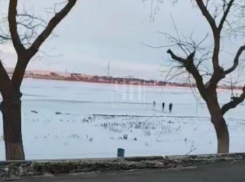 В Буденновске трое детей провалились под лед