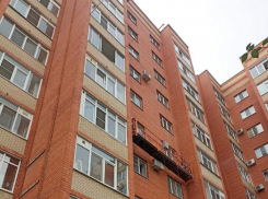 Фасад аварийного дома на 50 лет ВЛКСМ в Ставрополе укрепили анкерами 