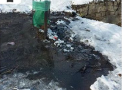 Жители Пятигорска пожаловались на вонь и грязь из-за текущей канализации