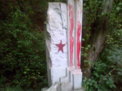 Памятник Красногвардейцам в Кисловодске разрушили вандалы