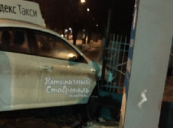 В столкновении двух иномарок в Ставрополе участвовала машина такси