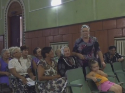 Дорогие авто, особняк и Мальдивы: прихожан возмутила жизнь благочинного отца и смена сельского батюшки на Ставрополье