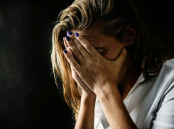 Пять несовершеннолетних поставили девушку на колени и били ногами в Кисловодске 