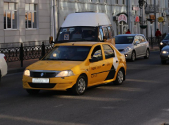 Таксистов Ставрополья обязали показывать тарифы на проезд всем пассажирам 