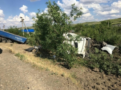 Водители грузовиков оказались в реанимации после столкновения около Ставрополя
