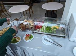 В аэропорту Минвод на Ставрополье нашли нарушения в кафе и столовых