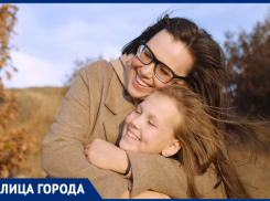 «Я боюсь, что дочь останется одна»: что чувствует мама, рано потерявшая родителей?