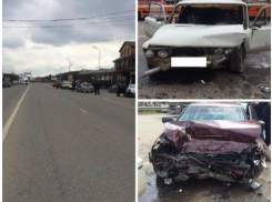 Двое пострадали в аварии из трех автомобилей под Пятигорском