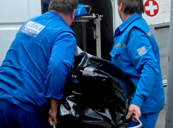 Мужчина выпал из окна и разбился насмерть в Ставрополе