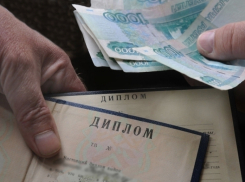 У директора техникума в Ставрополе купили диплом за 50 тыс рублей 