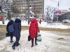 Сугробы и наледь: чем занимались ставропольские коммунальщики всю ночь?