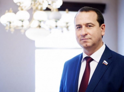 Ставропольский депутат Игорь Николаев рассылал открытки с поздравлениями и счетами за коммуналку