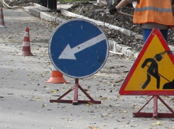 Отсутствие знаков о ремонте дороги в Ставрополе нанесло серьезный ущерб автомобилю