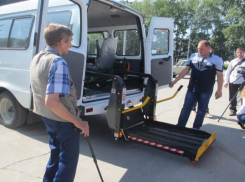Инвалидам в Ставрополе продолжит помогать социальное такси