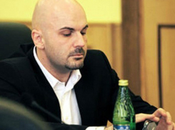 Депутата Антона Дубровского, изнасиловавшего несовершеннолетнюю, лишили полномочий