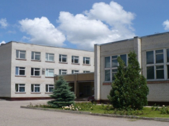 В Георгиевске ребенок упал с крыши школы