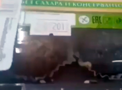 Конфеты с непонятными личинками попали на видео в сети супермаркетов Ставрополя