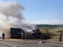 На подъезде к Ставрополю экстренно перекрыли дорогу из-за аварии: три человека пострадали