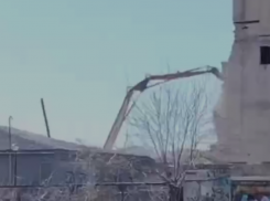 Работающая техника возле мельницы Баранова-Гулиева обеспокоила жителей Ставрополя 