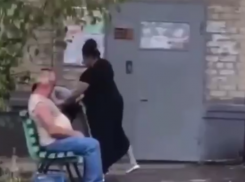 Эпичная драка двух женщин у подъезда в Невинномысске попала на видео 