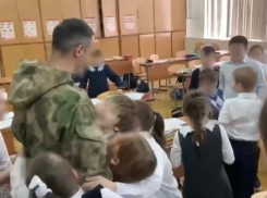 Учитель физкультуры из Ессентуков вернулся из зоны СВО и проведал своих учеников