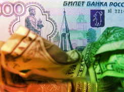 Ловкий банковский менеджер присвоил более десяти тысяч долларов и евро на Ставрополье