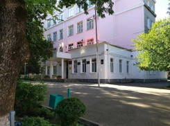 Мэрия Ставрополя не называет виновных в обрушении потолка на школьницу