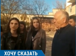 «Почему вы обижаете детей, у которых нет родителей?», - жительница Пятигорска