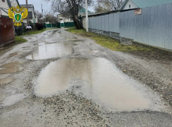 Прокуратура и следком заинтересовались разбитыми дорогами в Кочубеевском округе