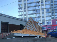 Отмена занятий, падение крыш и молчание чиновников: что известно об урагане 27 ноября на Ставрополье 