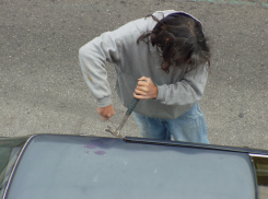 Работник автомойки угнал машину у клиентки 