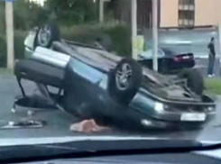 «Четырнадцатая» перевернулась на перекрестке в Ставрополе