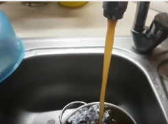 «Чай» вместо воды течет из кранов жителей Невинномысска