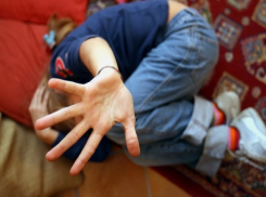 11-летнюю падчерицу изнасиловал житель Ставрополья, пока жены не было дома