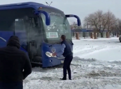 Нечищеные дороги «заблокировали» выезд междугородних автобусов со ставропольской автостанции