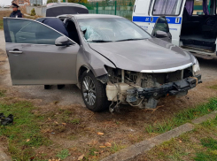 Гаишники на «Тойота Камри» сбили человека в Зеленокумске и скрылись