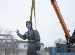 Жуткий памятник Аленке не поедет в Ставрополь