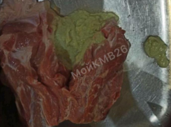 Неожиданная находка в мясе шокировала покупателей в Пятигорске