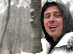 Певец Прохор Шаляпин спел песню из знаменитого мультфильма в национальном парке Кисловодска