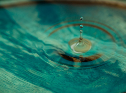 Жители Невинномысска снова пожаловались на зловонную воду из-под кранов 