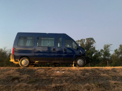 На Ставрополье в ДТП с пассажирским микроавтобусом пострадало 6 человек