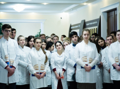 Сладкие «зачетки» студентов-медиков Ставрополя должны принести им удачу 