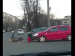 Мотоцикл и легковушка столкнулись на улице Пирогова в Ставрополе